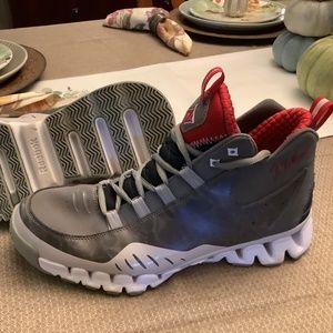 Reebok Zignano Basketball Shoes, size 8